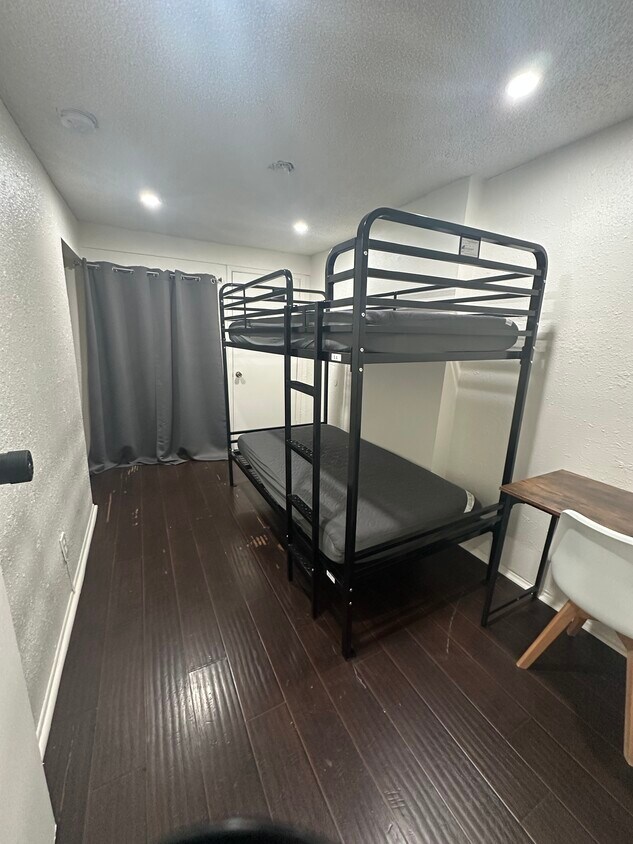 Foto principal - 1639-1611 11th Pl