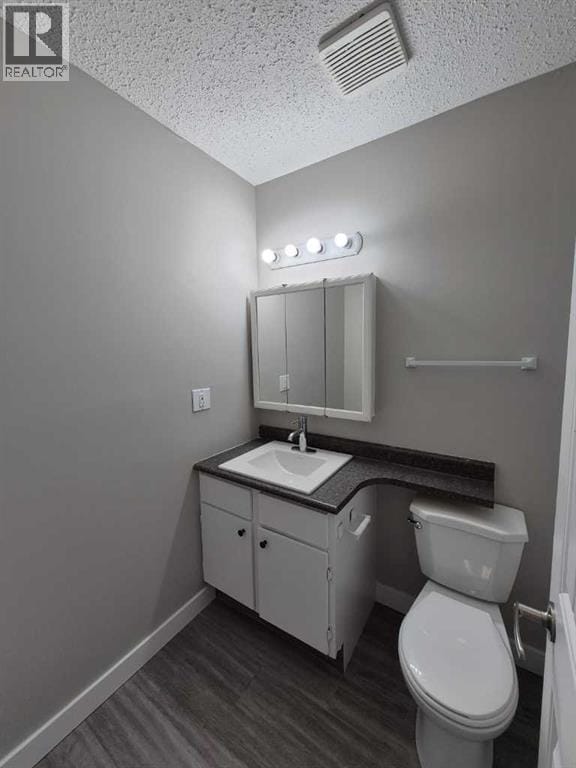 Photo du bâtiment - 10028-10105 105 Ave