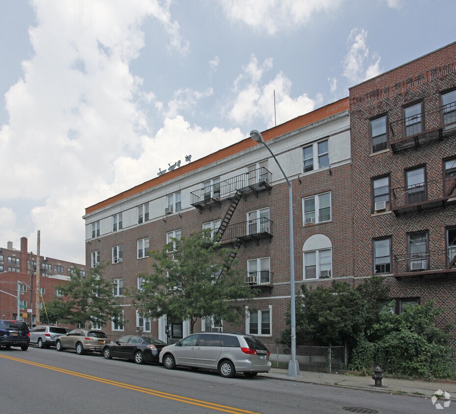 Foto del edificio - 2301 Benson Ave