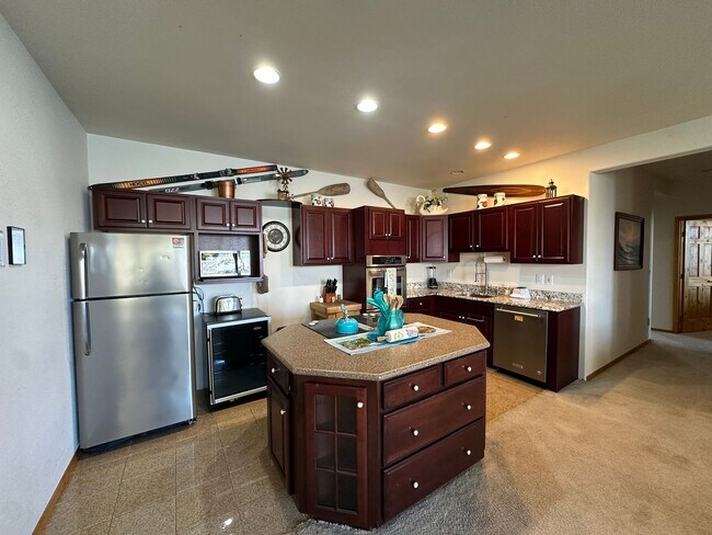 Foto del edificio - Fully Furnished Home in Chelan!  Reduced Price and Half off Deposit!
