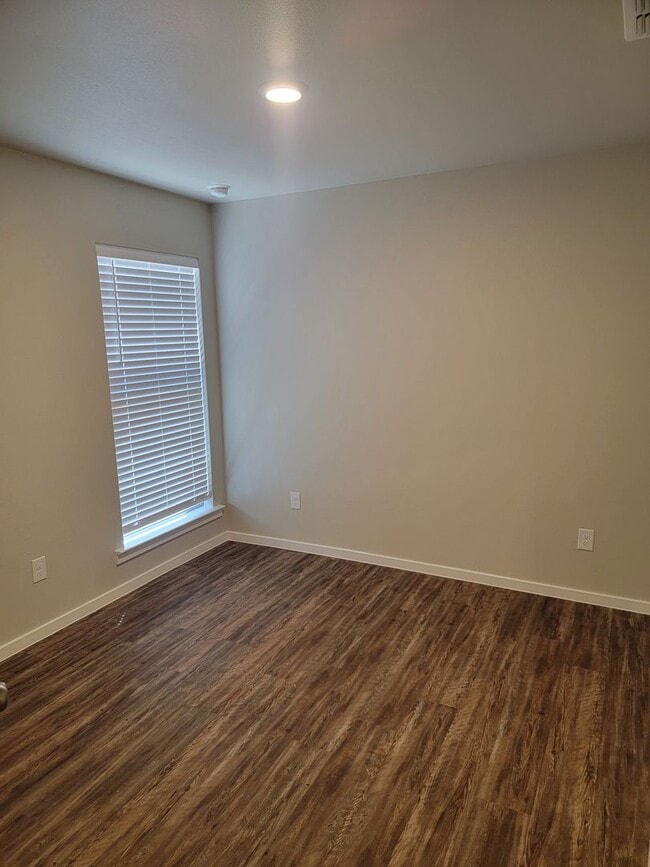 Building Photo - 2125 N Jayton Ave