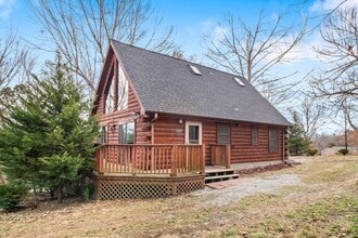 Building Photo - 15595 Lakeview Dr