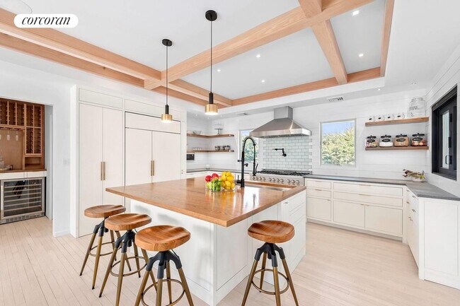 Foto del edificio - 89 Pantigo Rd