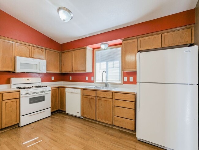 Building Photo - Move in ready 2 bedroom 1 bath rambler wit...