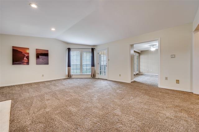 Foto principal - 6049 Hillcrest Ave