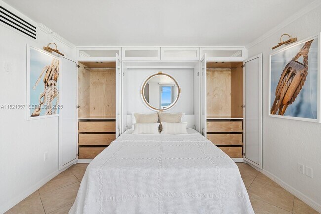 Building Photo - 2899 Collins Ave