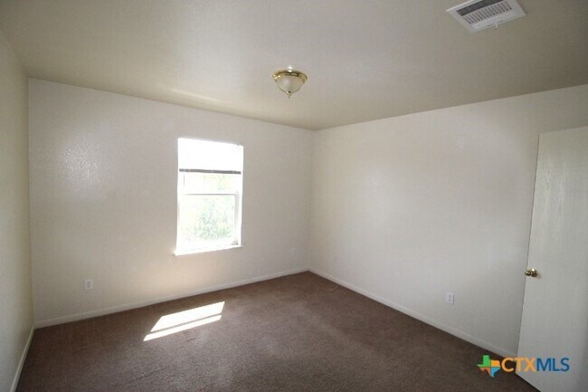 Foto del edificio - 4205 Primrose Dr