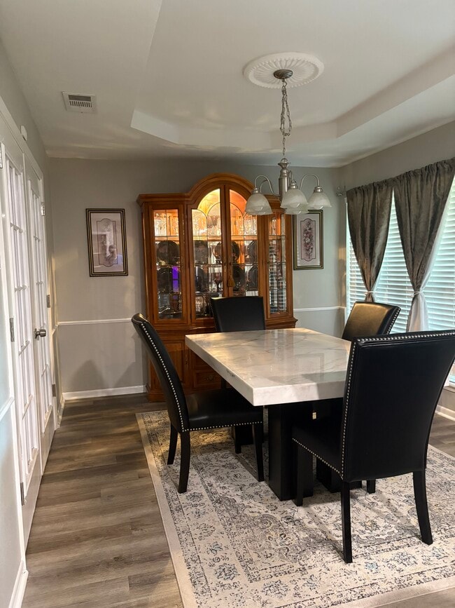 Building Photo - 4005 Sunhill Dr