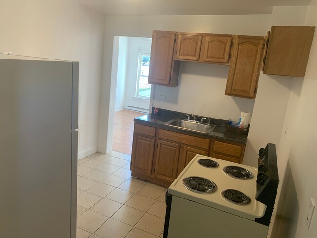 Building Photo - 3 bedroom South end of York City