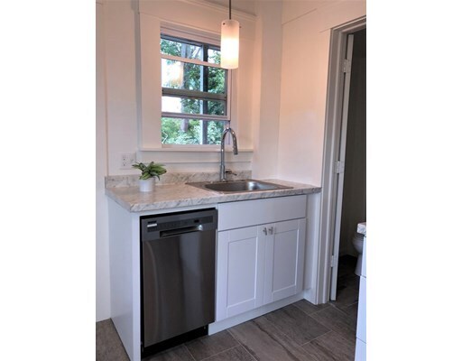 Building Photo - 10 Bridge St