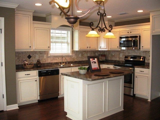 Building Photo - Elegant Retreat in Nelson Hill Subdivision...