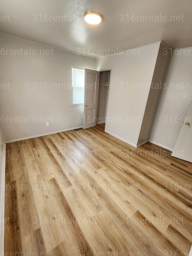 Building Photo - $975 - 3 bed 1 bath - Single Family Home