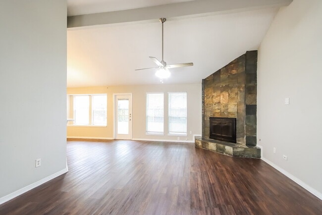 Building Photo - 5207 Village Springs Dr