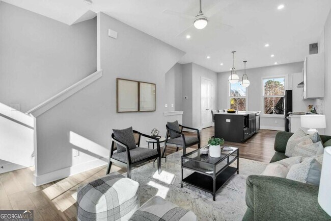 Foto del edificio - Beautiful West Midtown Townhome Available Now