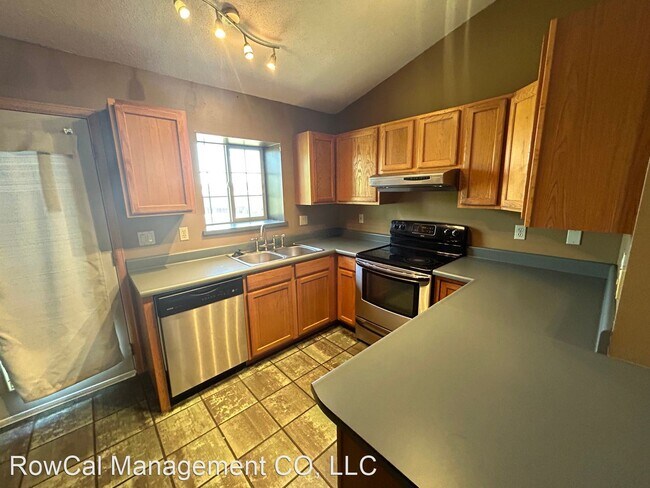 Building Photo - 2 br, 2.5 bath House - 6821 Overland Drive