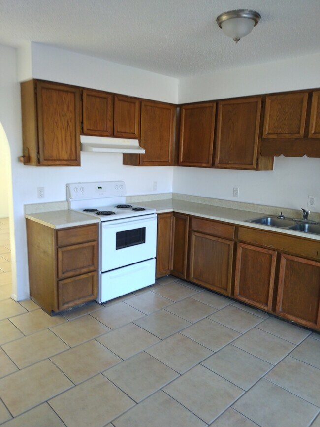 Foto del edificio - 1322 S Sandburg Dr
