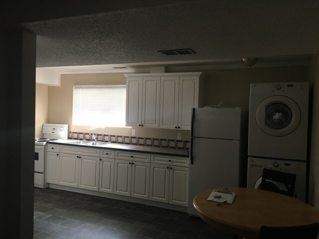 Photo du bâtiment - 1 Bed 1 Bath Unit in Olds, AB