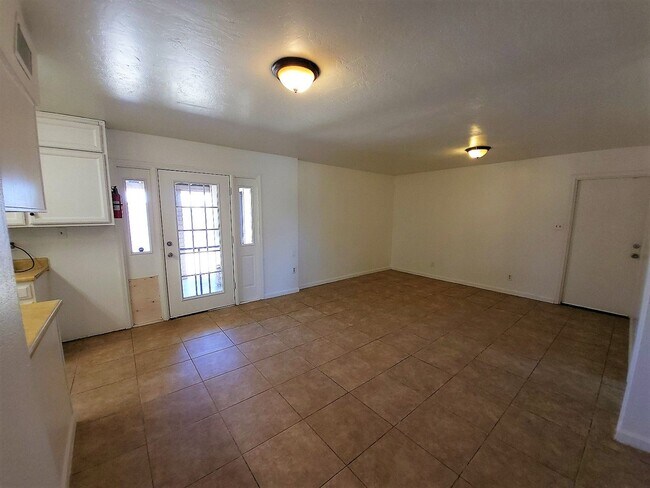 Foto del edificio - EXCELLENT VALUE ON THE PHOENIX/TEMPE BORDER!