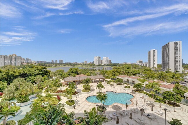 Foto del edificio - 20281 E Country Club Dr