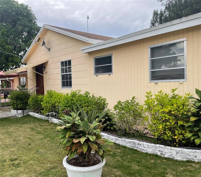 Foto del edificio - 6425 SW 28th St