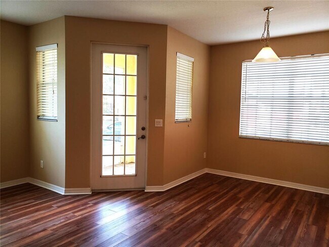 Building Photo - 3658 Oakdale Cir