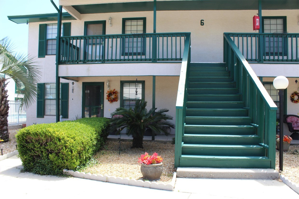 Primary Photo - 7813 N Lagoon Dr