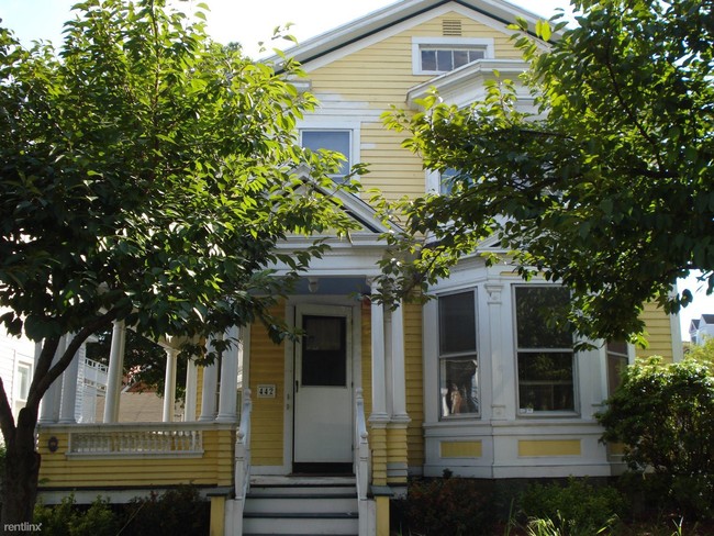 Building Photo - 442 George St
