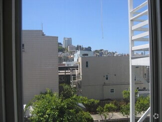 Building Photo - 2037A Powell St