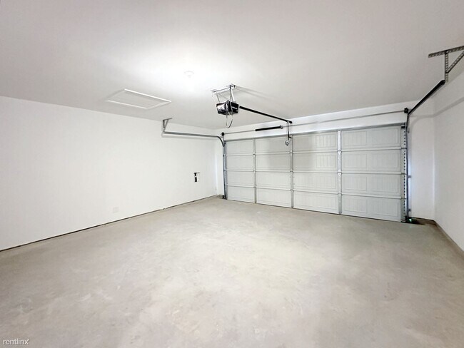 Building Photo - 3 br, 2.5 bath House - 3110 Jackson Smt