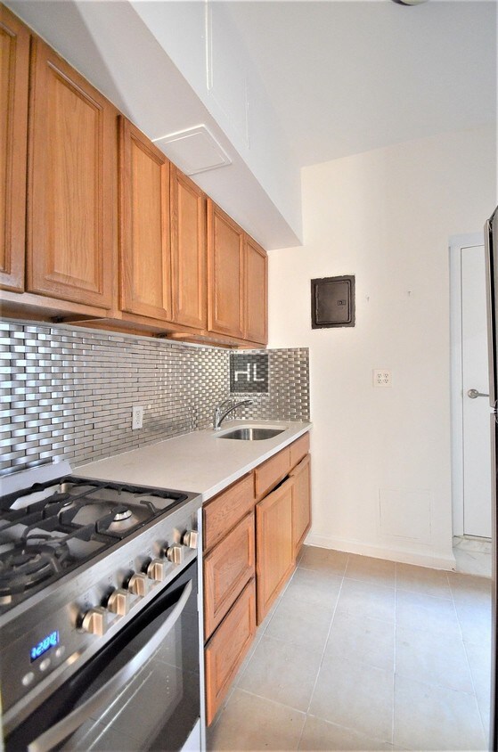 Building Photo - 3 BR 1 BA No Fee apartment