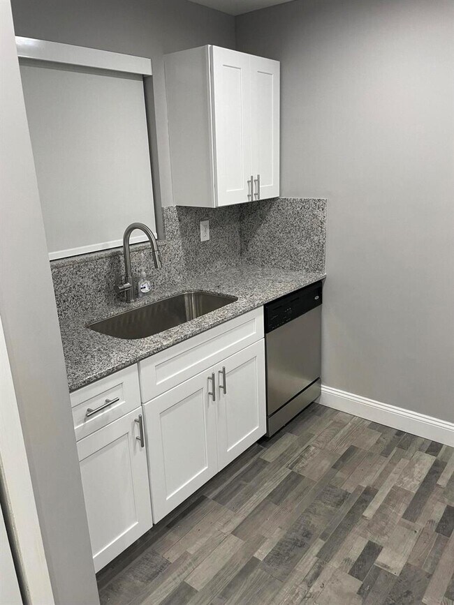Building Photo - 2700 Coral Springs Dr