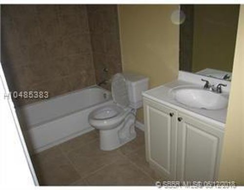Foto del edificio - 7925 Tam Oshanter Blvd