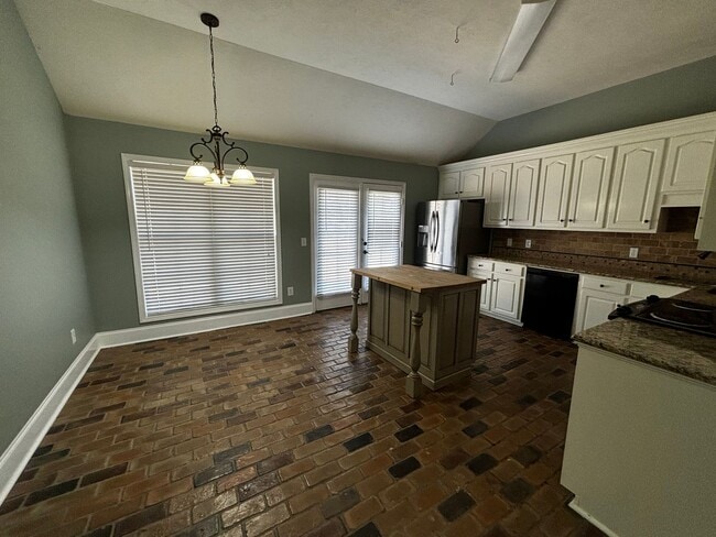 Building Photo - 155 Mason Way