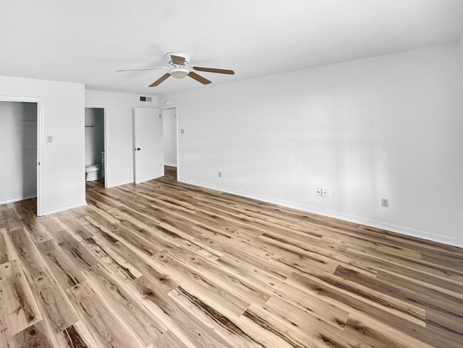 Foto del edificio - 4289 Lac Saint Pierre Dr