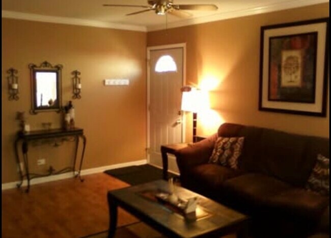 Foto del edificio - 1950 Hancock Dr