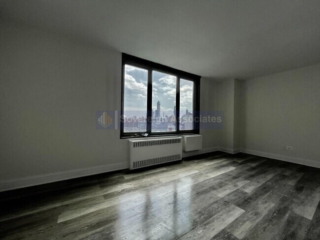 Foto del edificio - 3333 Broadway
