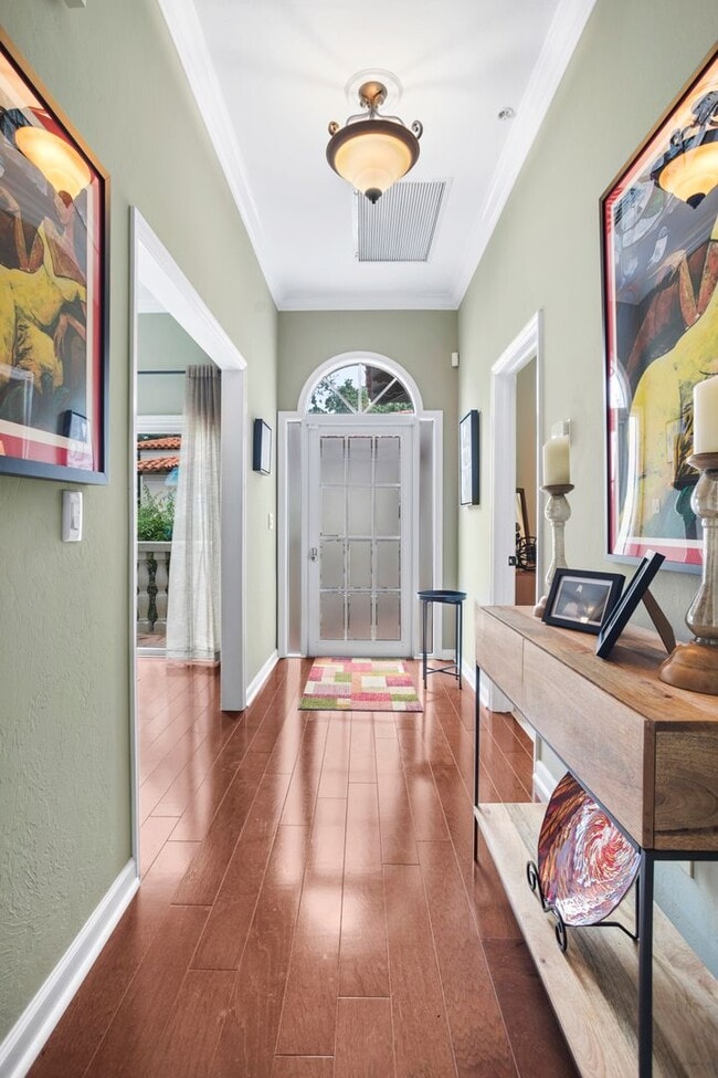 Building Photo - ** OLDE NAPLES ** 3 BED + DEN / 3 BATH - GARAGE - WALK TO BEACH & DOWNTOWN - SHORT TERM RENTAL