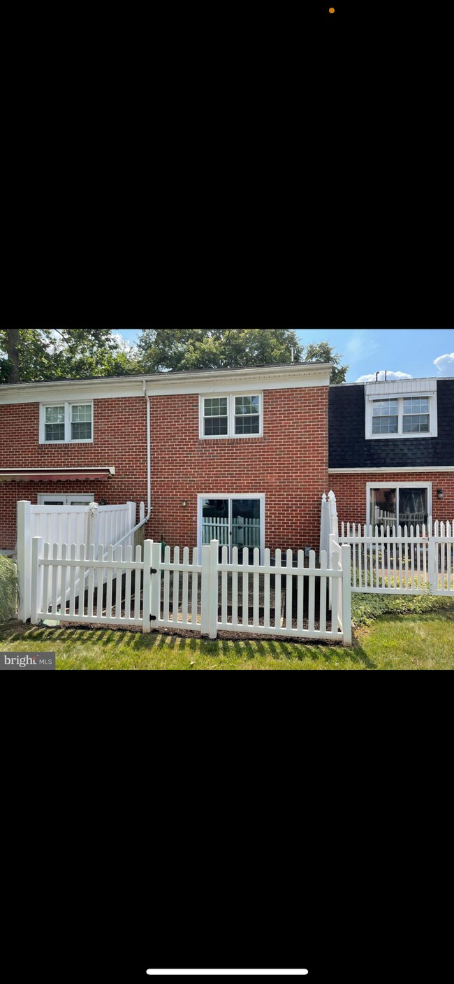 Building Photo - 703 Hardwick Pl