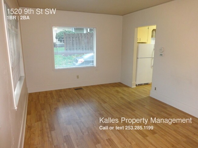 Building Photo - Cute 1 Bed 1.5 Bath + Family Room Home in ...
