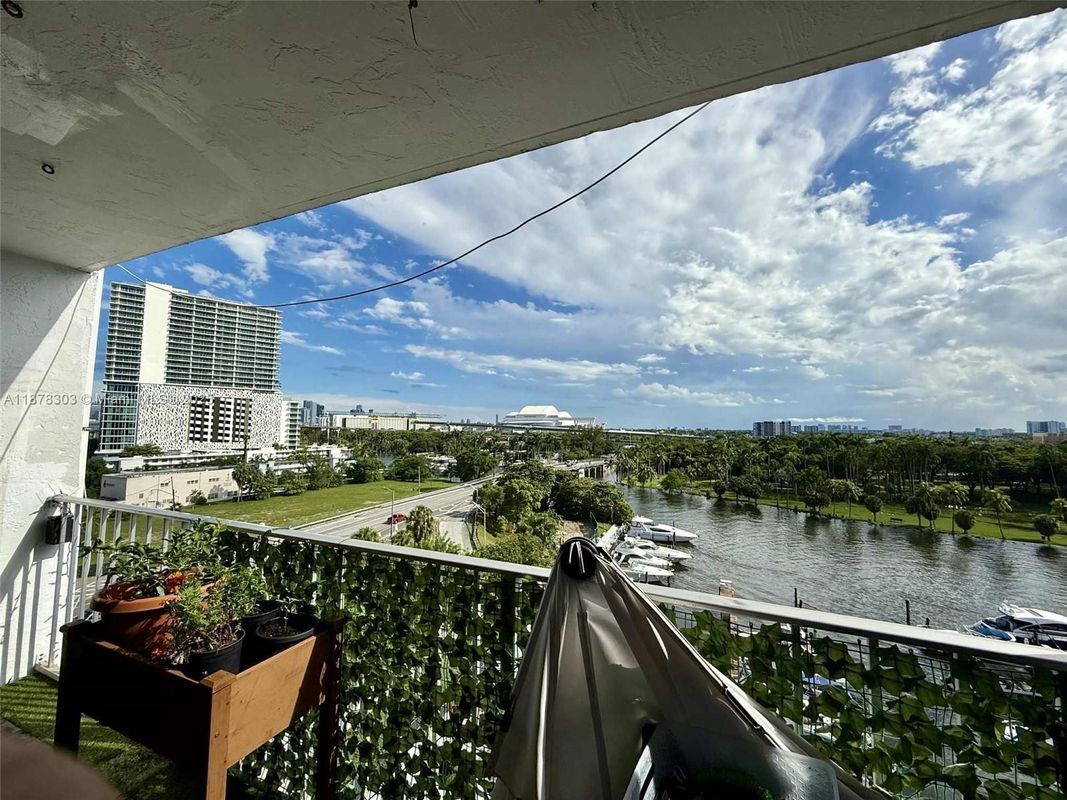 Foto del edificio - 1700 NW N River Dr