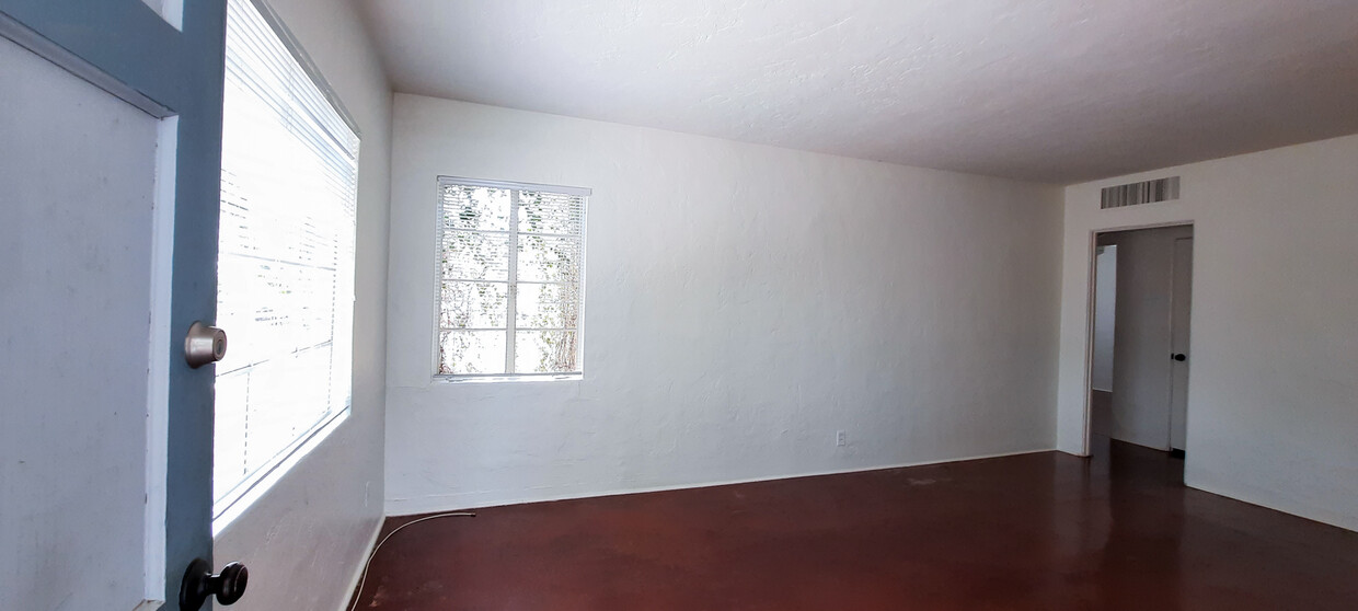 Primary Photo - 1804 W Roma Ave
