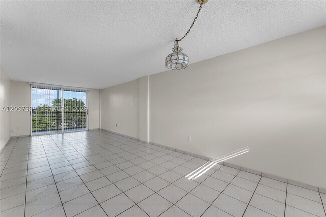 Foto del edificio - 14180 SW 84th St