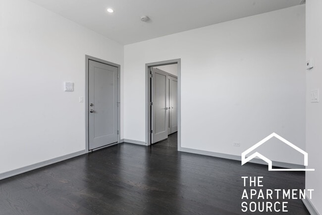 Building Photo - 2814 N Mozart St