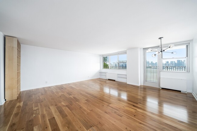 Foto del edificio - 6040 BLVD E