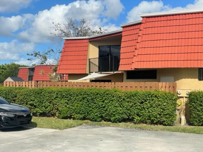 Foto del edificio - 8361 Trent Ct