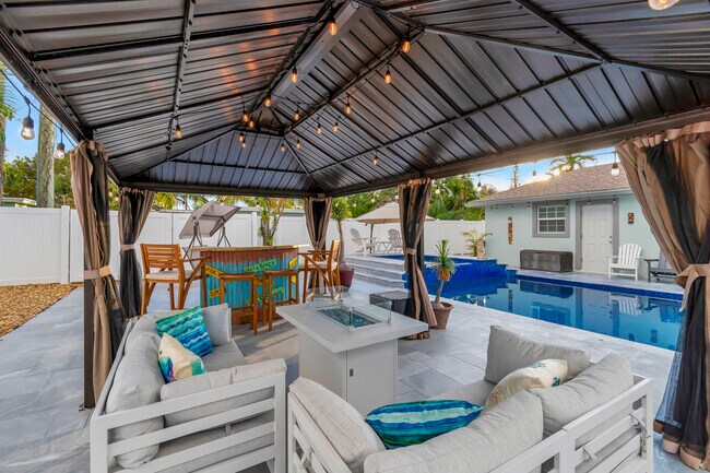 Building Photo - 310 Gulfstream Dr