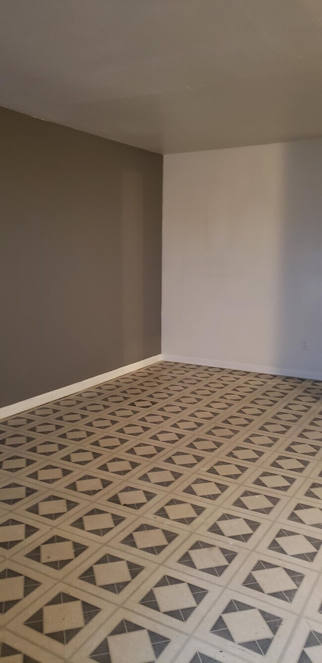 Foto del edificio - 6711 Mullins Dr