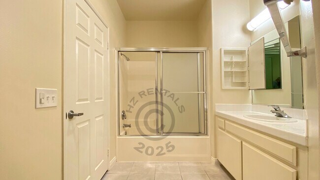 Foto del edificio - 12140 Moorpark St