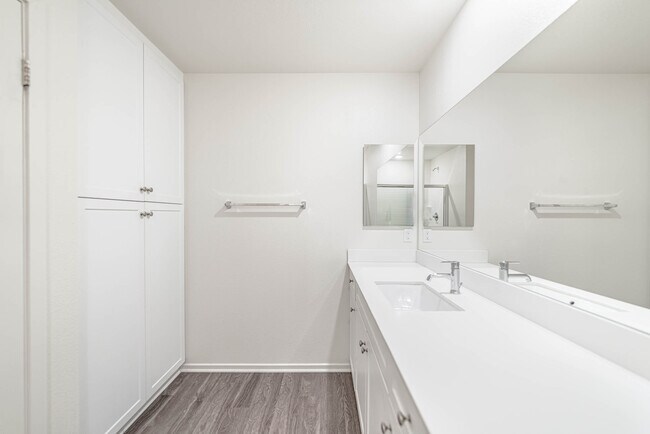 Building Photo - 10270 Artesia Blvd