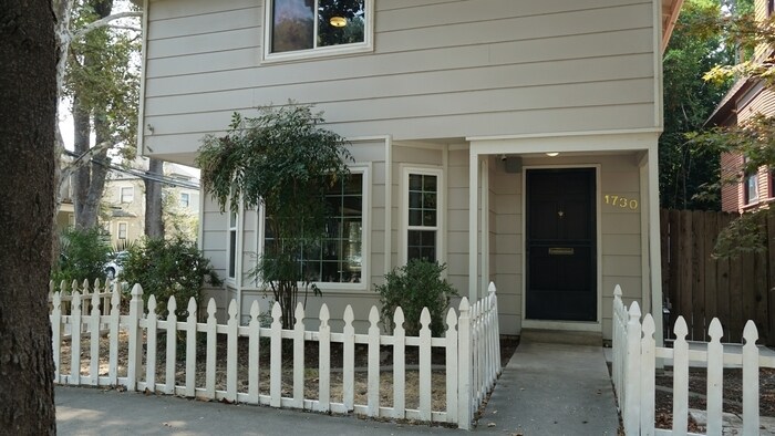 Foto principal - Charming 2 bed, 2.5 ba, 1250 sq. ft. duple...